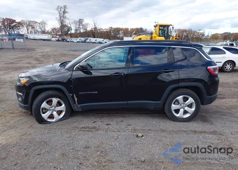 2018 Jeep Compass Latitude 4X4 z USA, uszkodzony, nr VIN 3C4NJDBBXJT435833